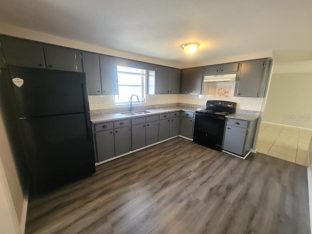 Image 9 of 26 For 10920 Oakdale Avenue