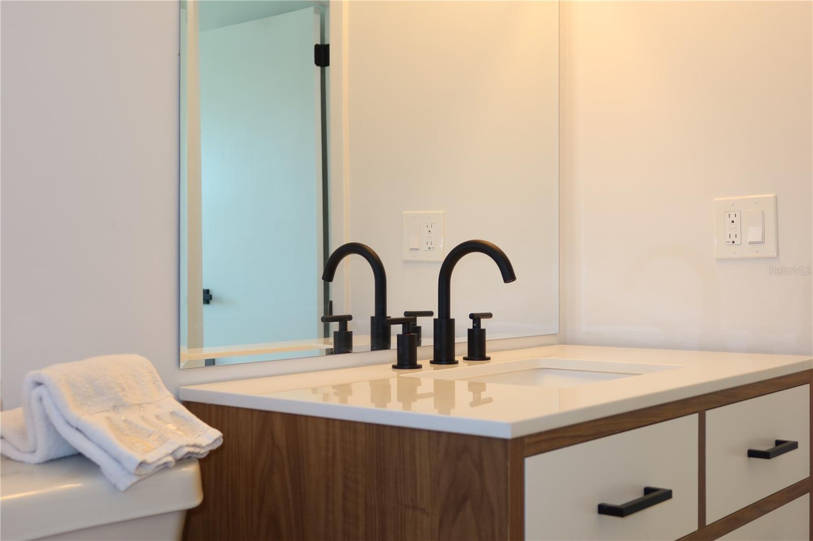 Image 18 of 42 For 1808 And 1804 Harpoon Drive