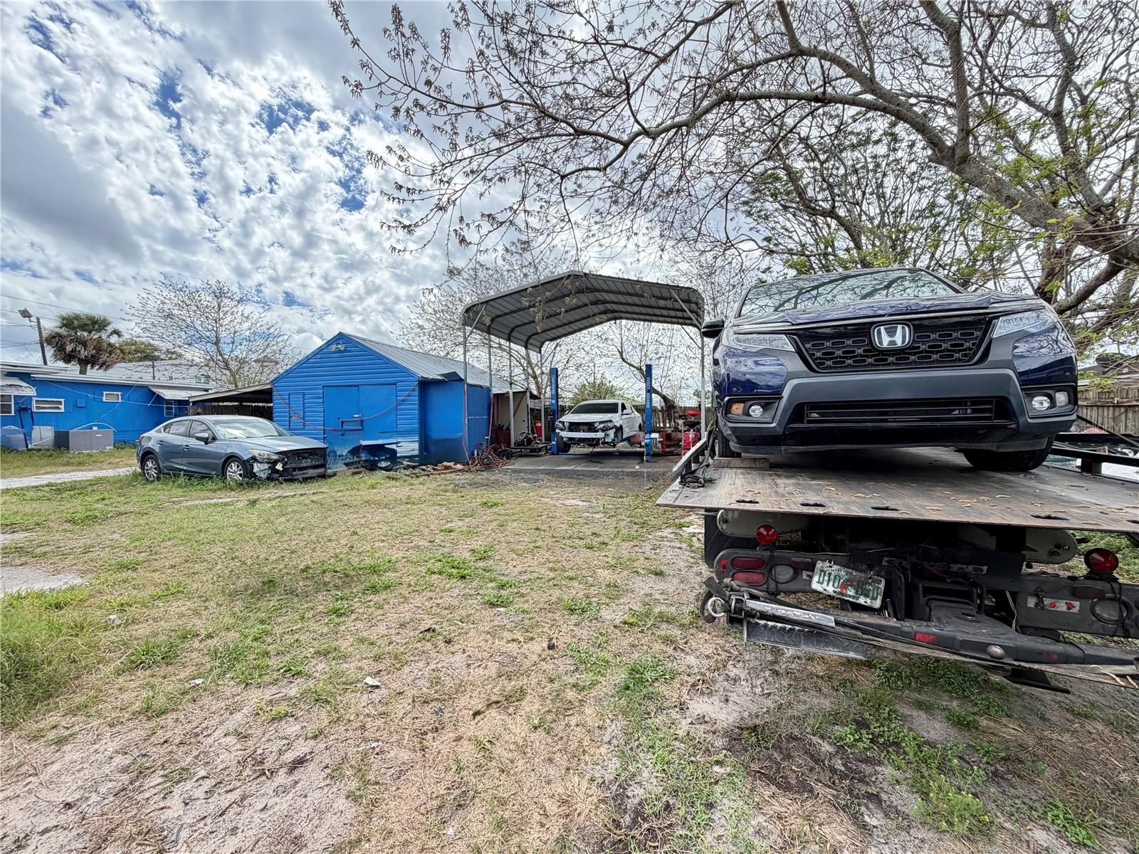 Listing photo id 2 for 4131 Grand Boulevard