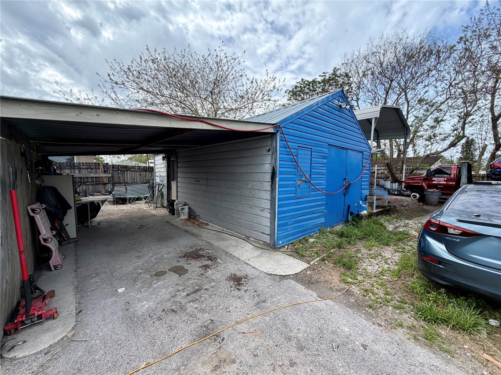 Listing photo id 3 for 4131 Grand Boulevard