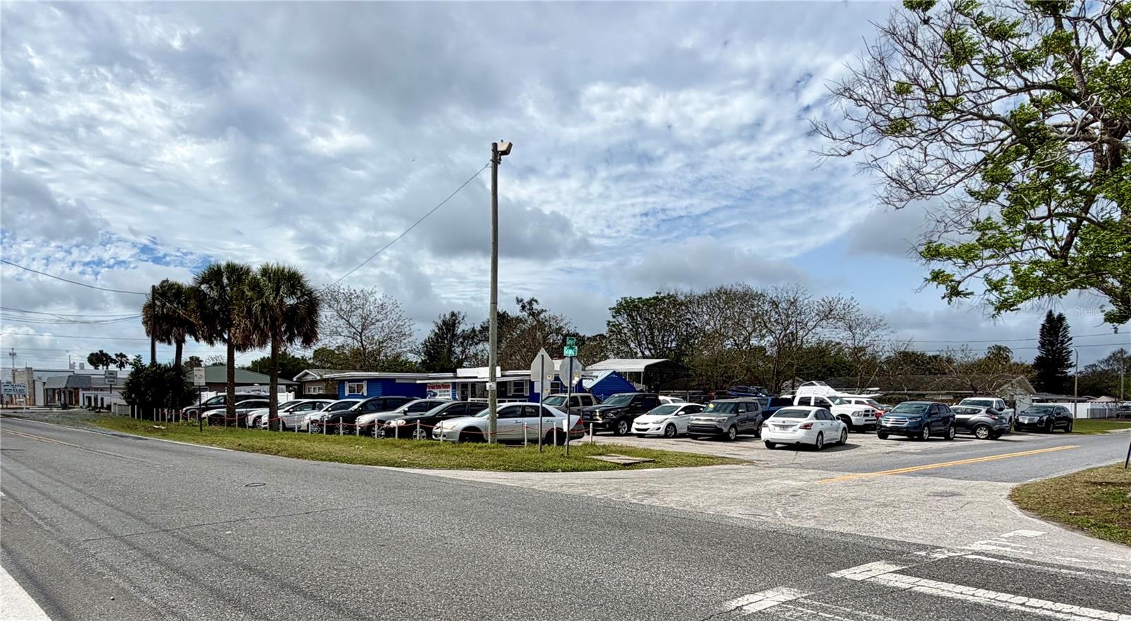 Listing photo id 4 for 4131 Grand Boulevard