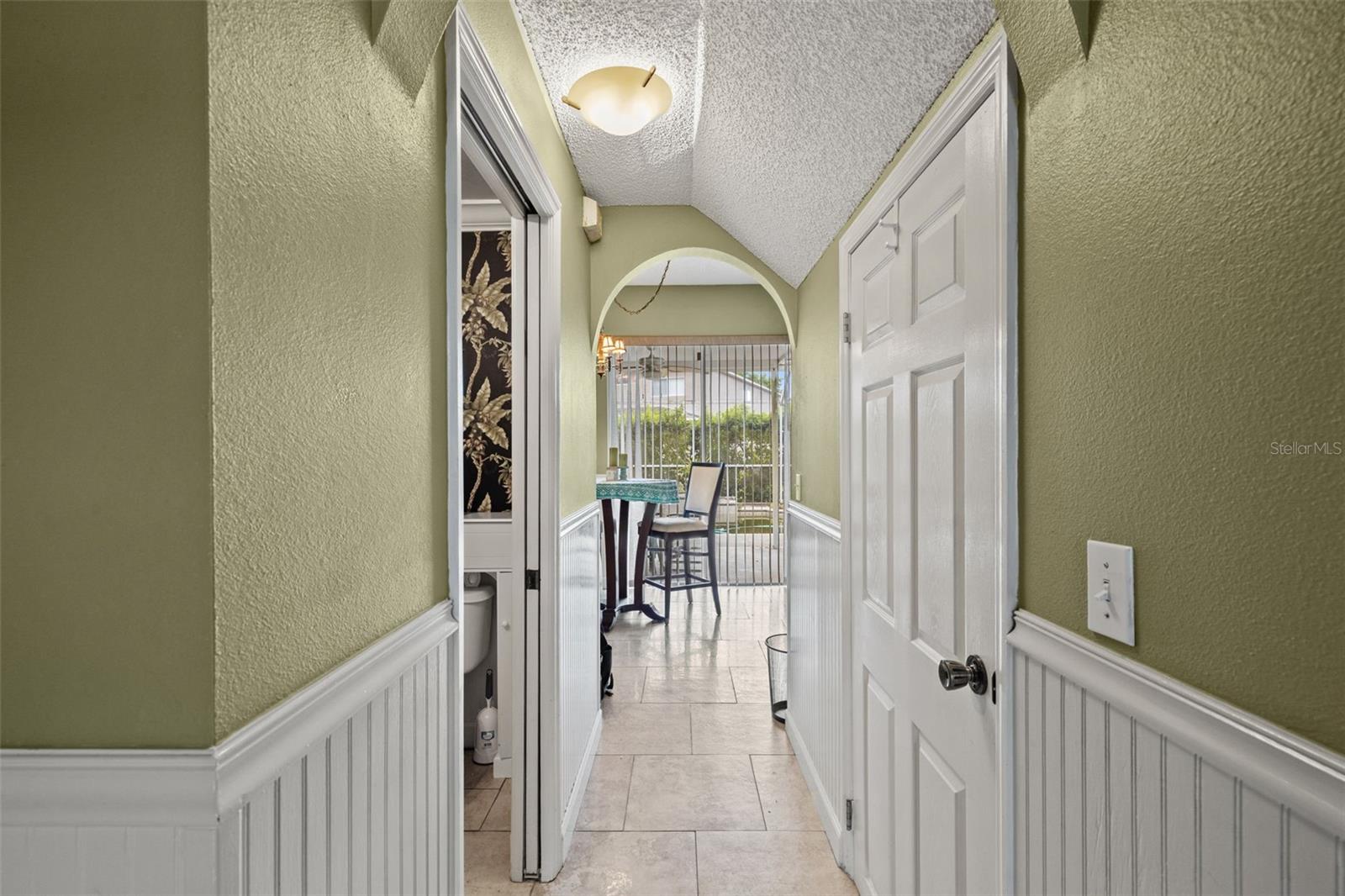 Image 13 of 40 For 4922 Edgewater Lane