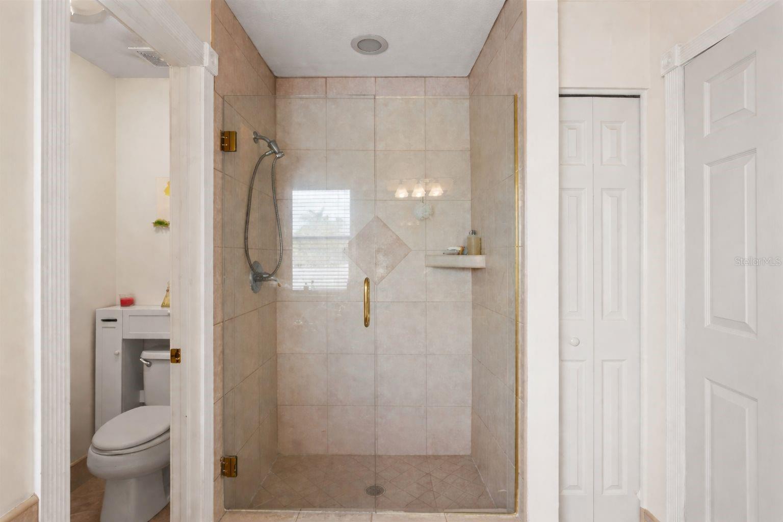 Image 20 of 40 For 4922 Edgewater Lane