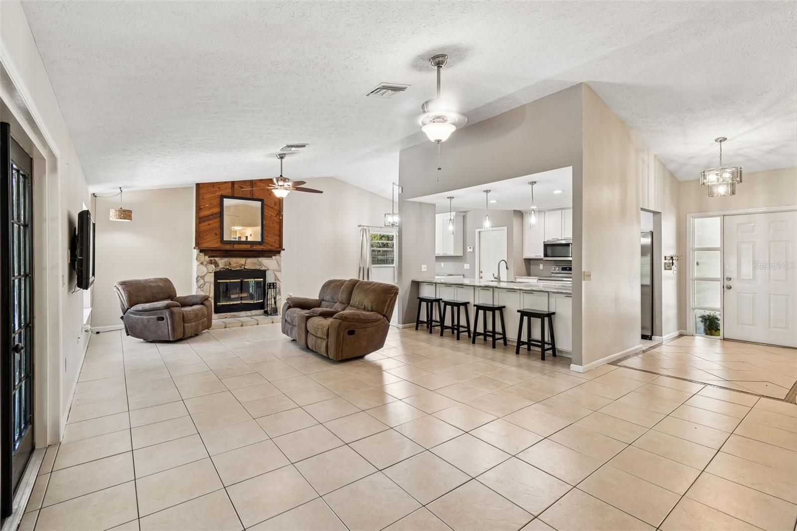 Listing photo id 8 for 7618 Mokena Court
