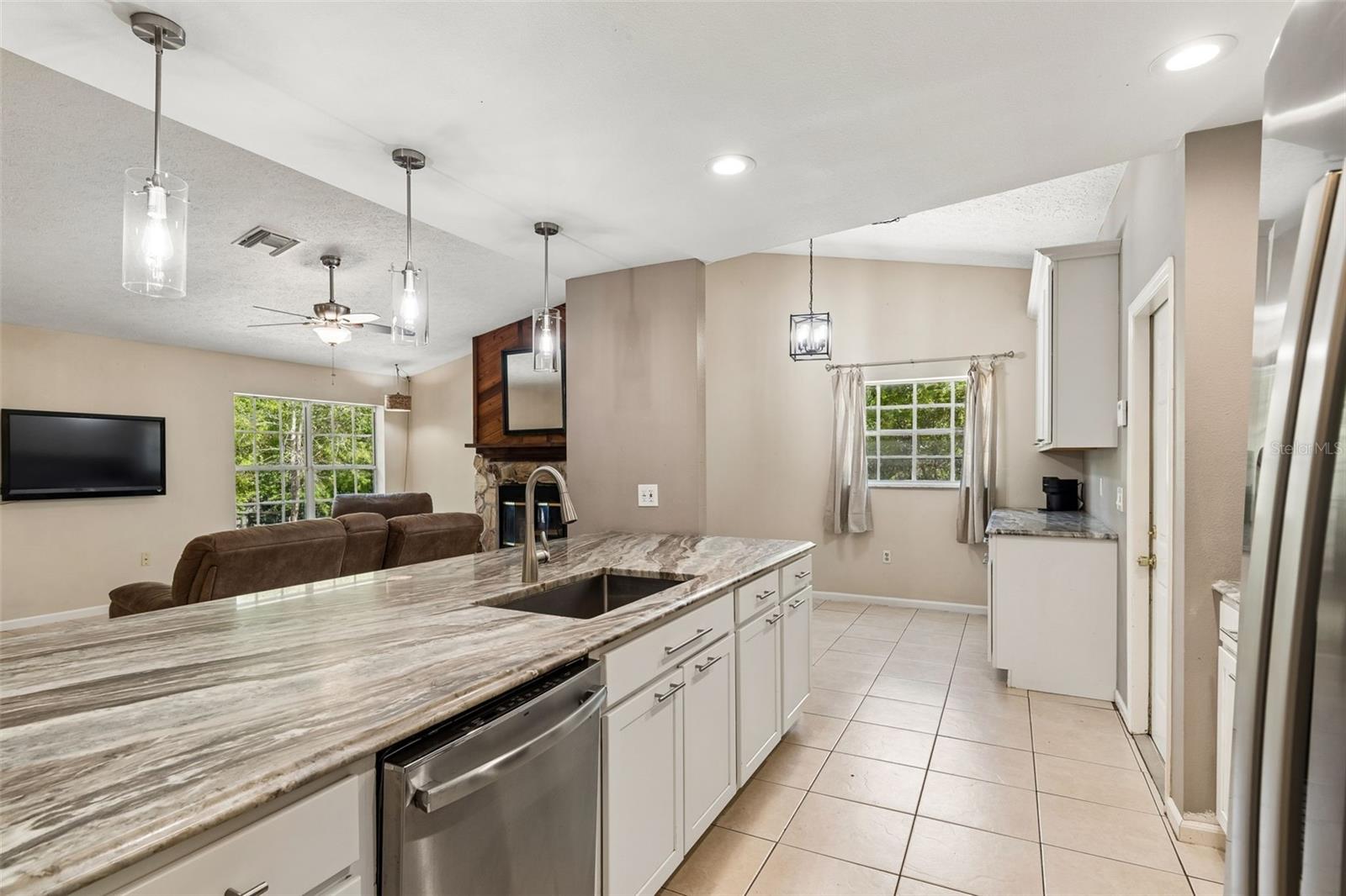 Listing photo id 10 for 7618 Mokena Court