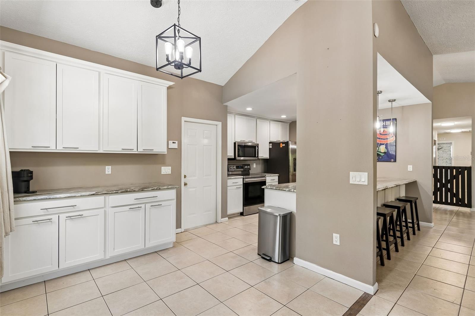 Listing photo id 11 for 7618 Mokena Court