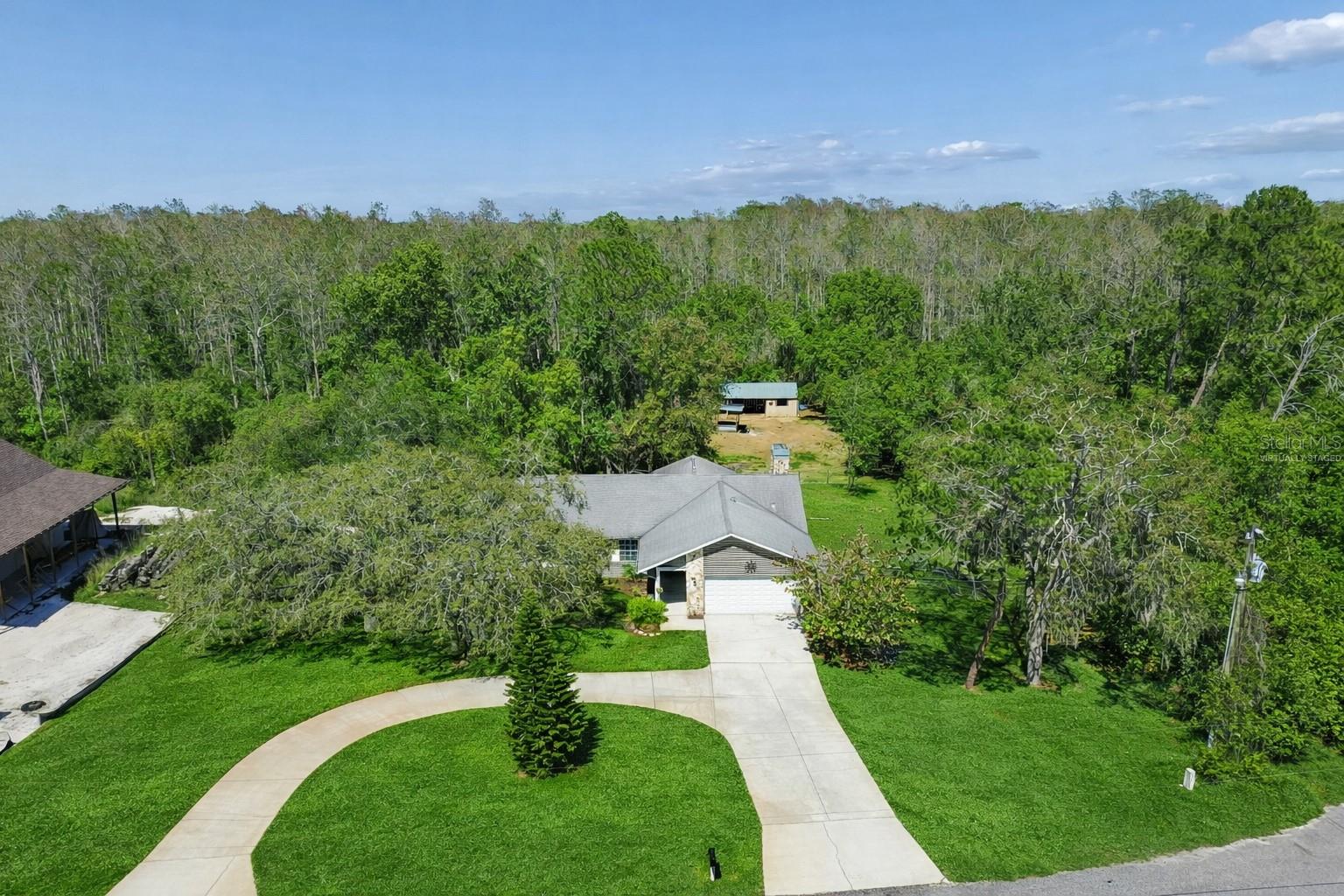 Listing photo id 1 for 7618 Mokena Court