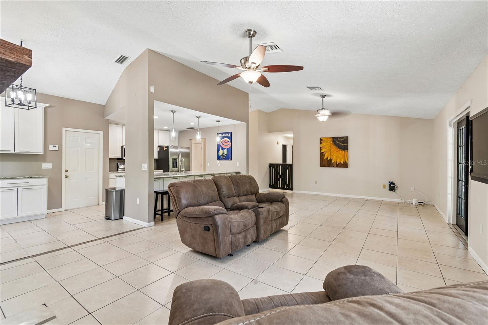 Listing photo id 6 for 7618 Mokena Court