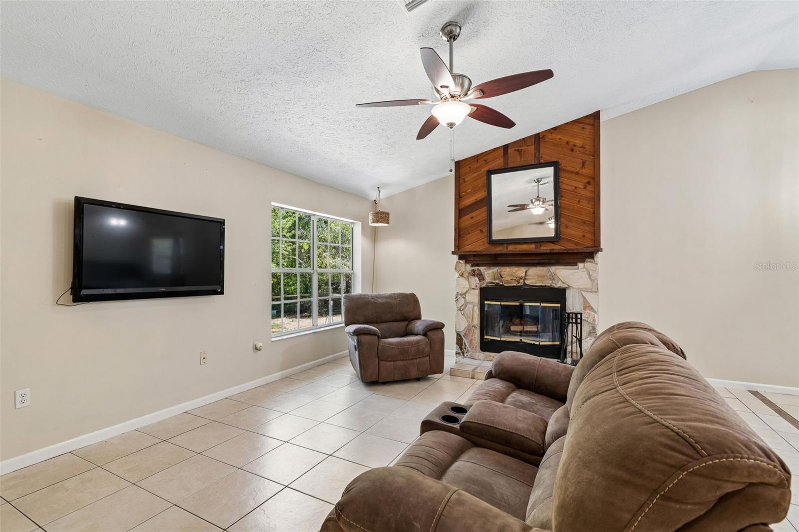 Listing photo id 7 for 7618 Mokena Court