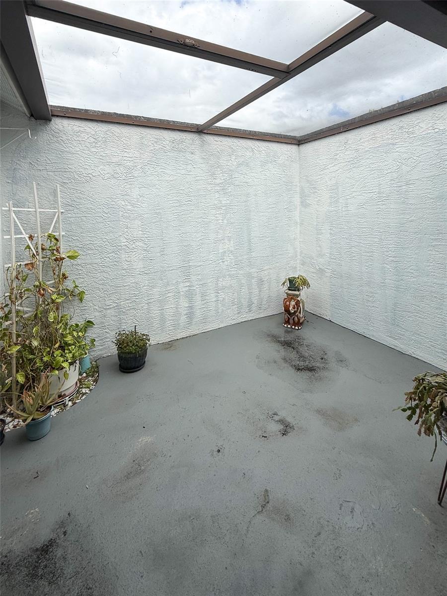 Image 23 of 34 For 7530 Roy Court