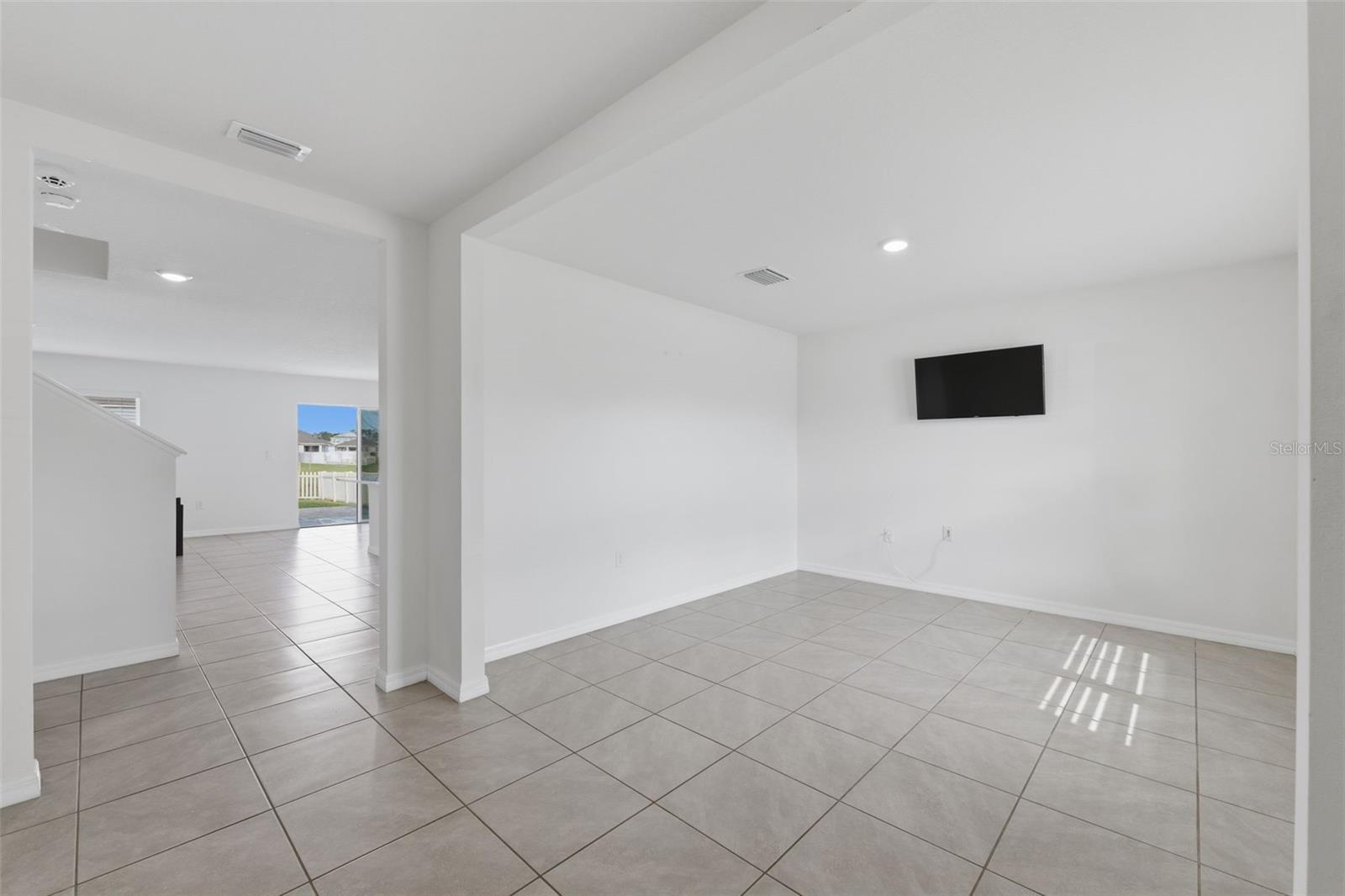 Image 7 of 66 For 7517 Gardner Street