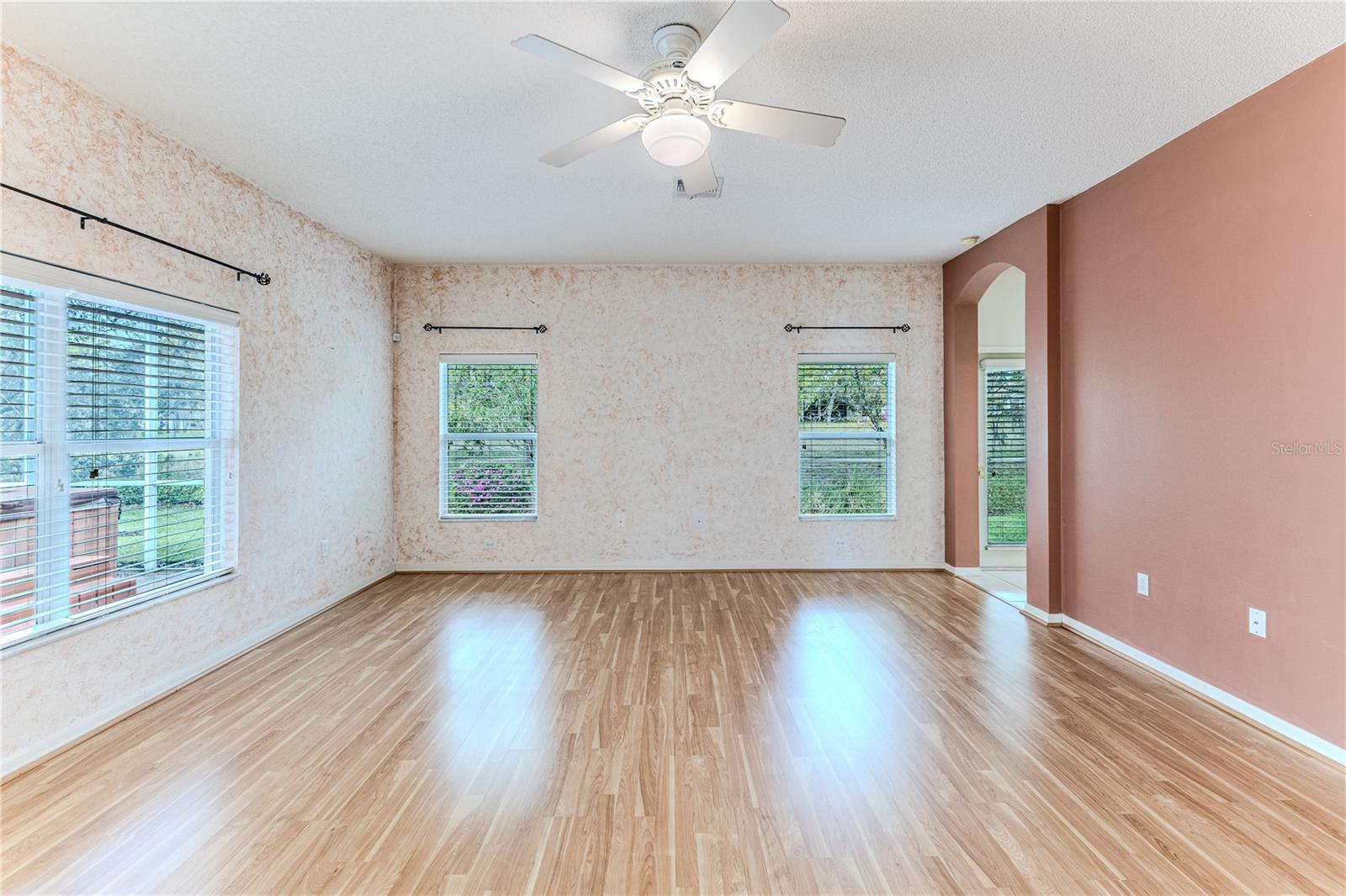 Image 21 of 62 For 431 Quane Avenue