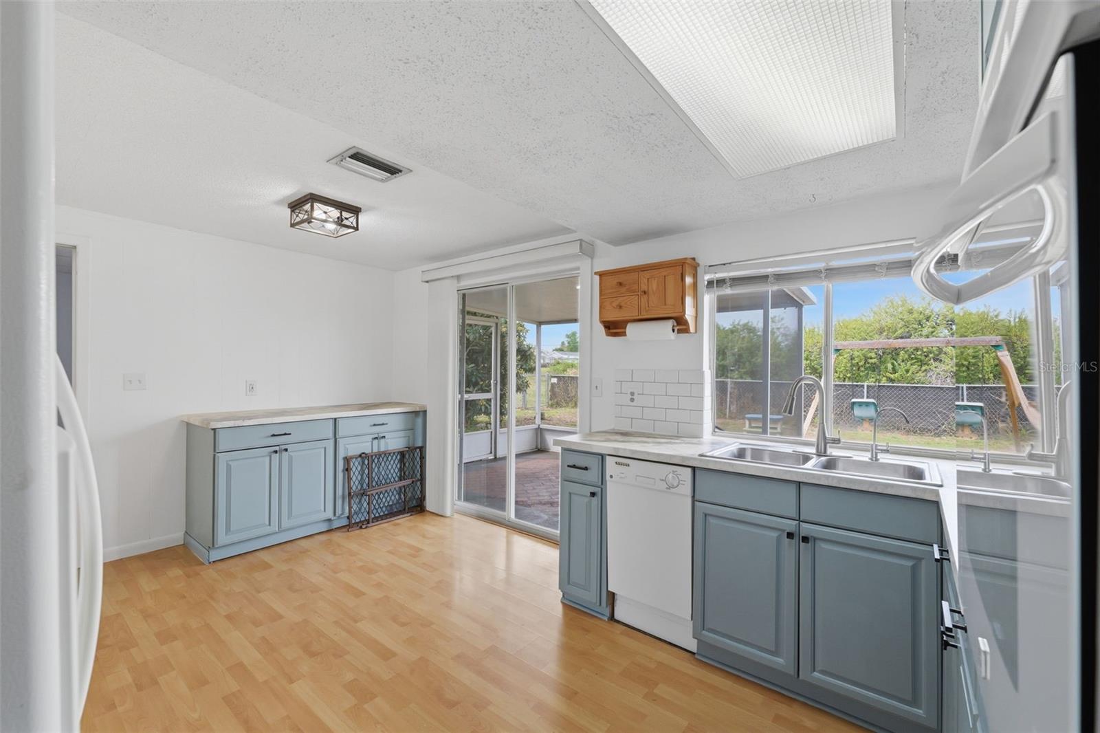 Image 32 of 36 For 10011 Cherry Creek Lane