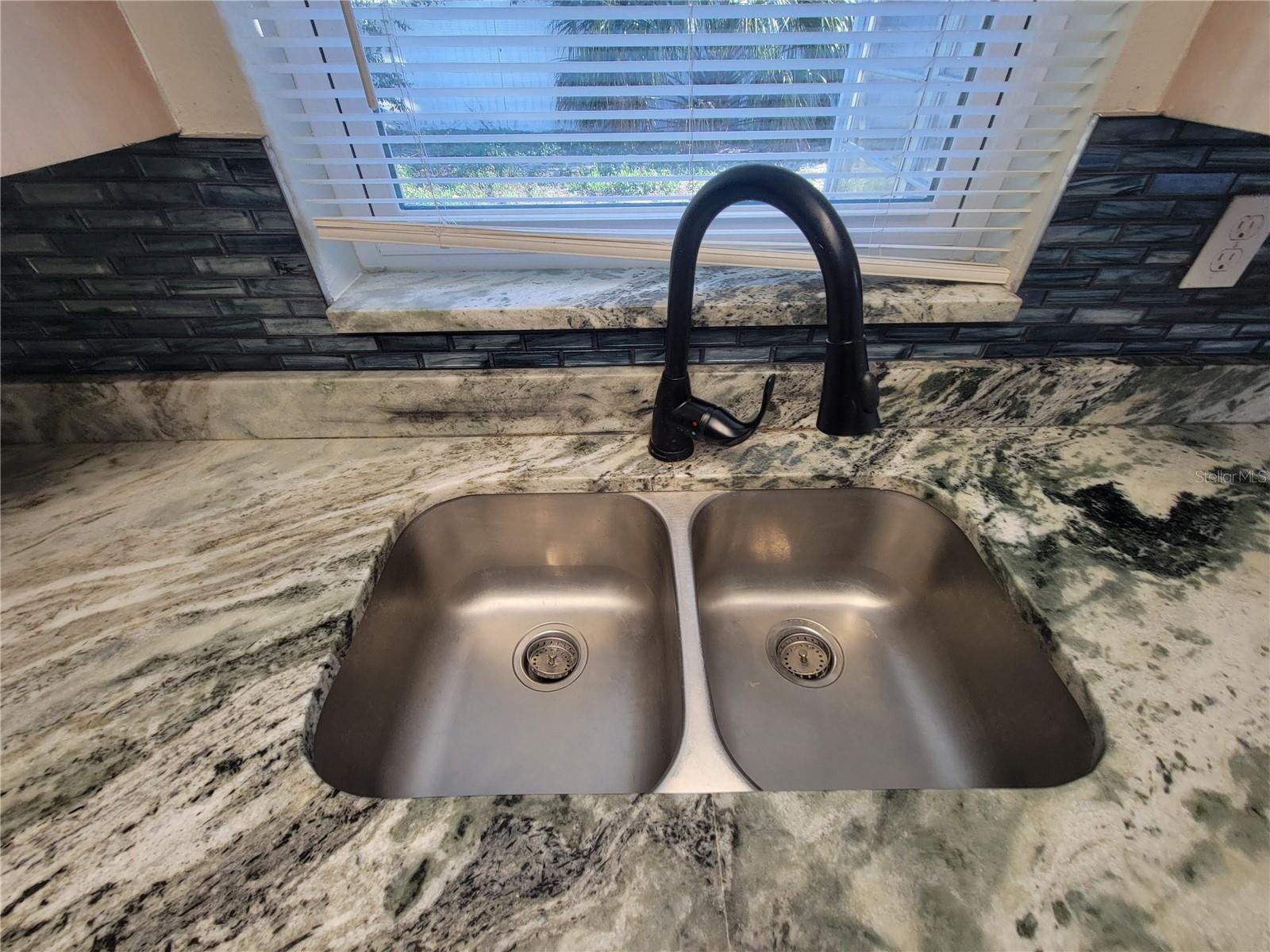 Image 15 of 35 For 4214 Ridgefield Avenue