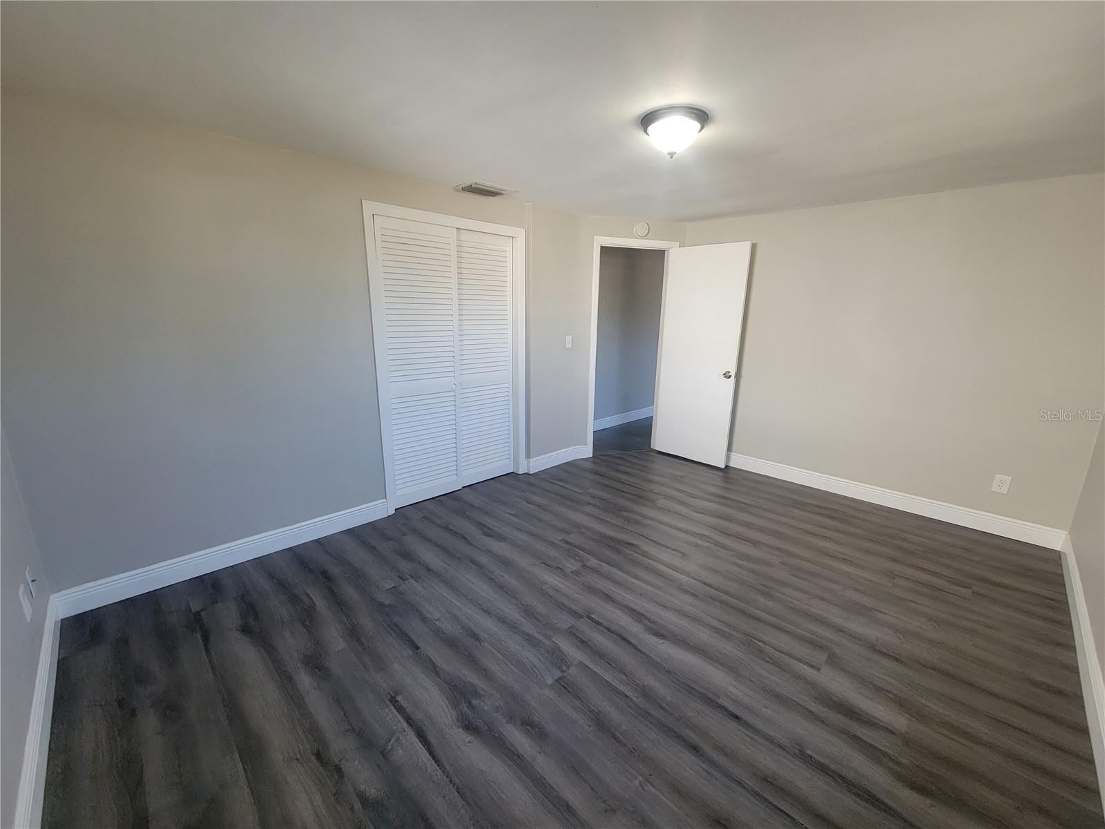 Image 17 of 35 For 4214 Ridgefield Avenue