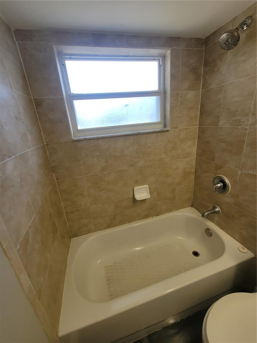 Image 24 of 35 For 4214 Ridgefield Avenue