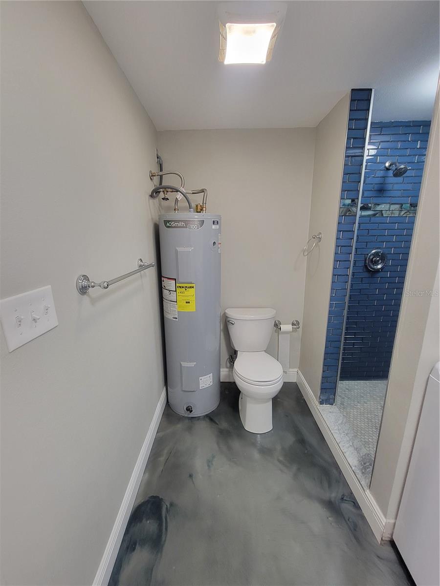 Image 28 of 35 For 4214 Ridgefield Avenue