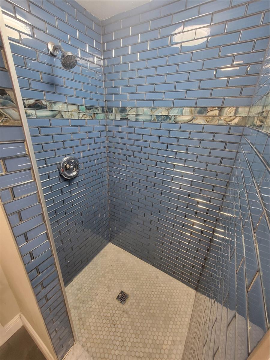 Image 31 of 35 For 4214 Ridgefield Avenue