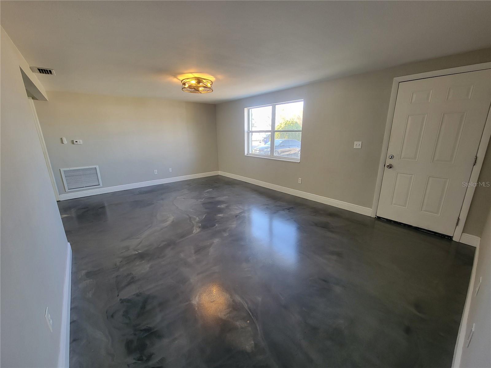 Image 5 of 35 For 4214 Ridgefield Avenue