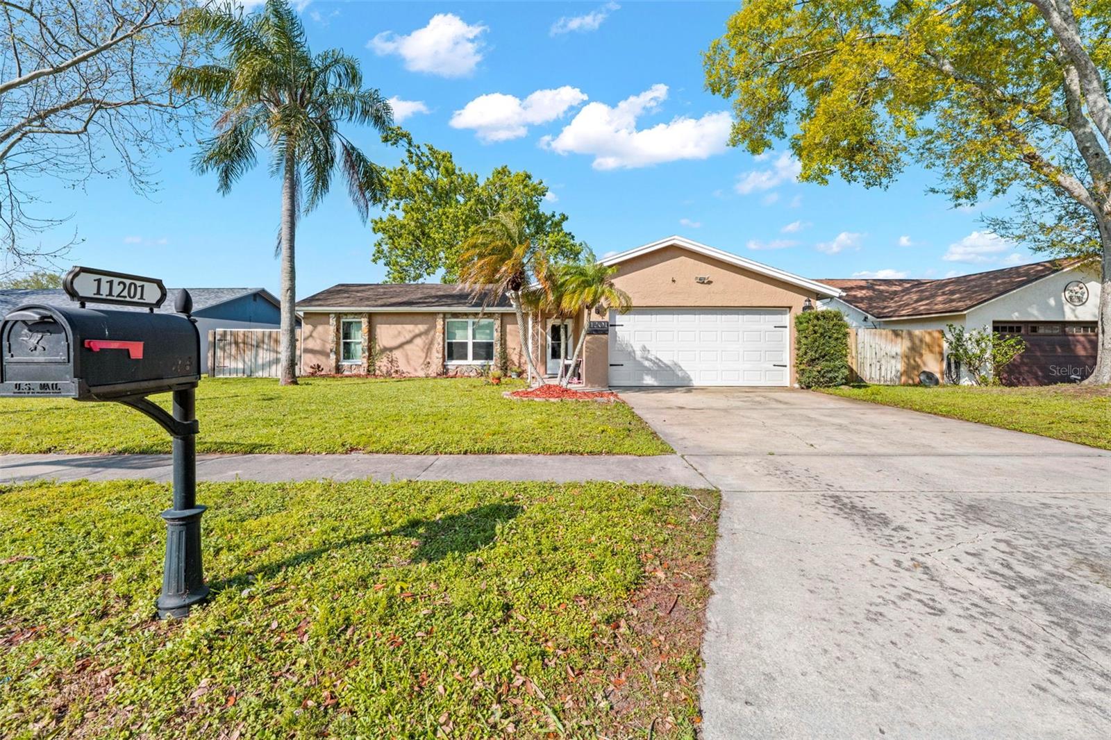 Image 17 of 39 For 11201 Island Pine Drive