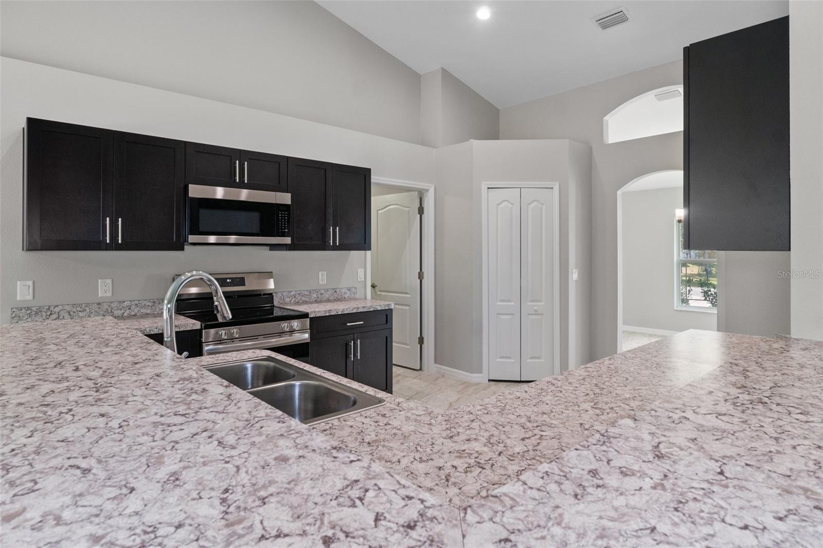 Image 11 of 40 For 11357 Latchwood Avenue