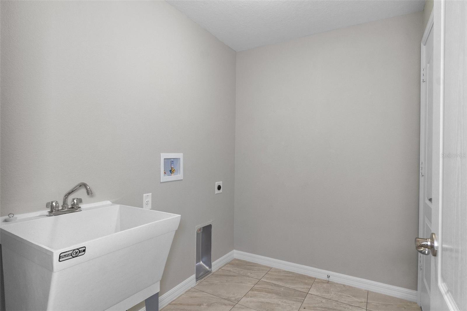 Image 17 of 40 For 11357 Latchwood Avenue