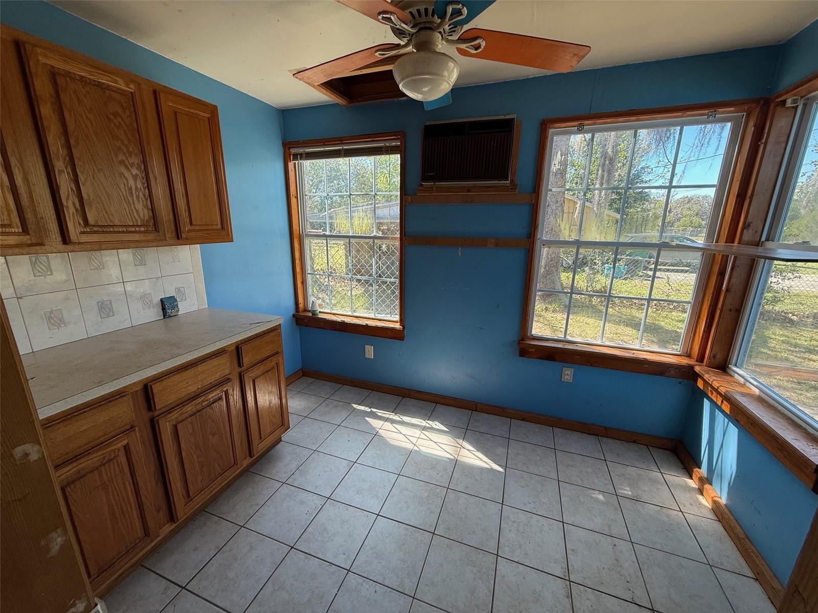 Image 7 of 19 For 6292 Park Drive