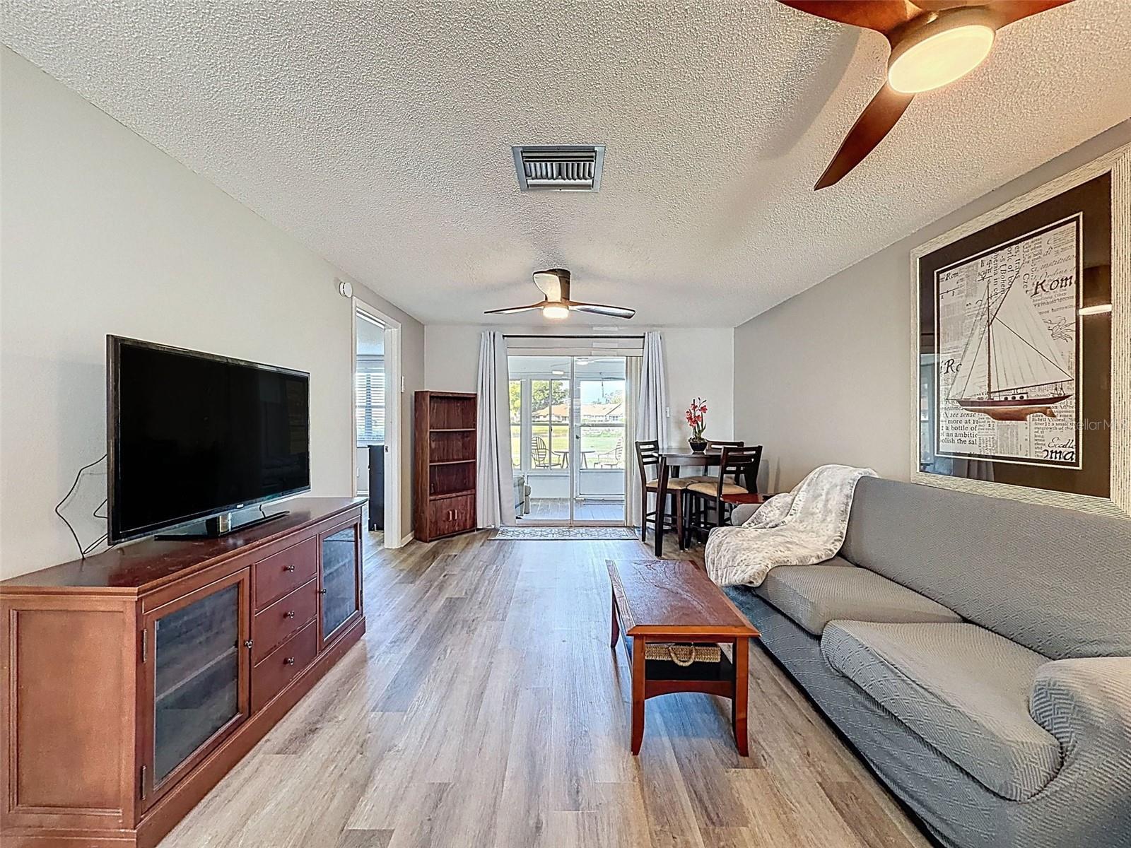 Listing photo id 8 for 3315 Trophy Boulevard 0