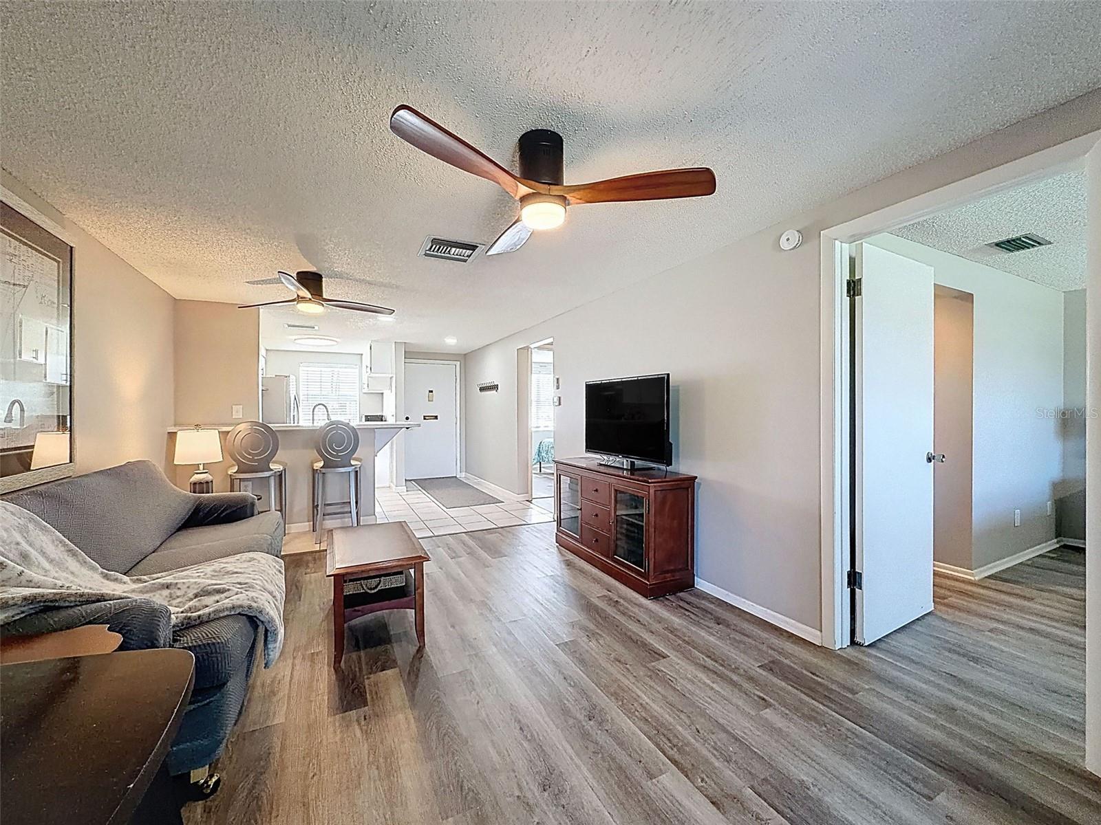 Listing photo id 11 for 3315 Trophy Boulevard 0