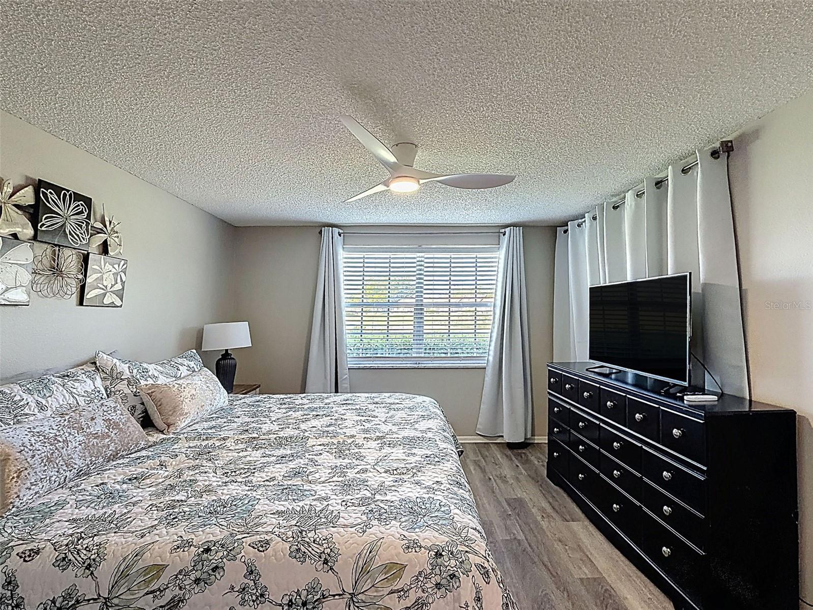Listing photo id 23 for 3315 Trophy Boulevard 0