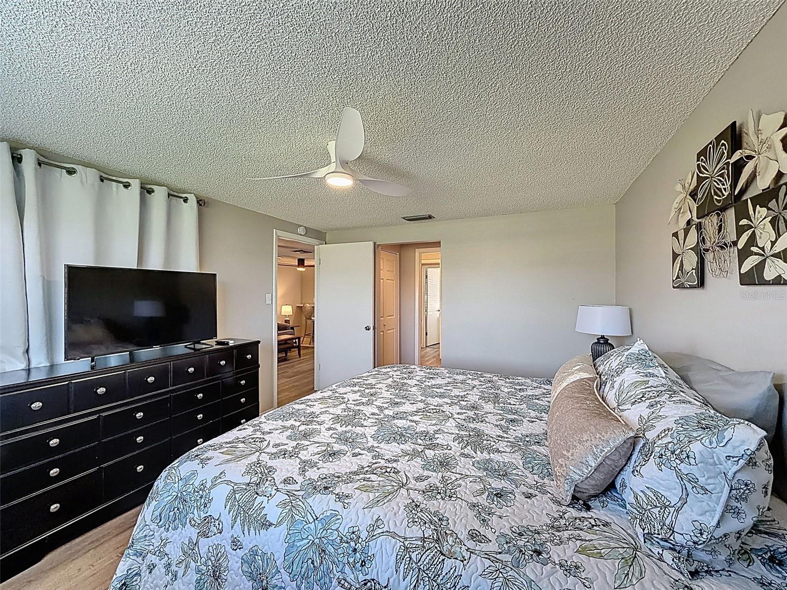 Listing photo id 24 for 3315 Trophy Boulevard 0
