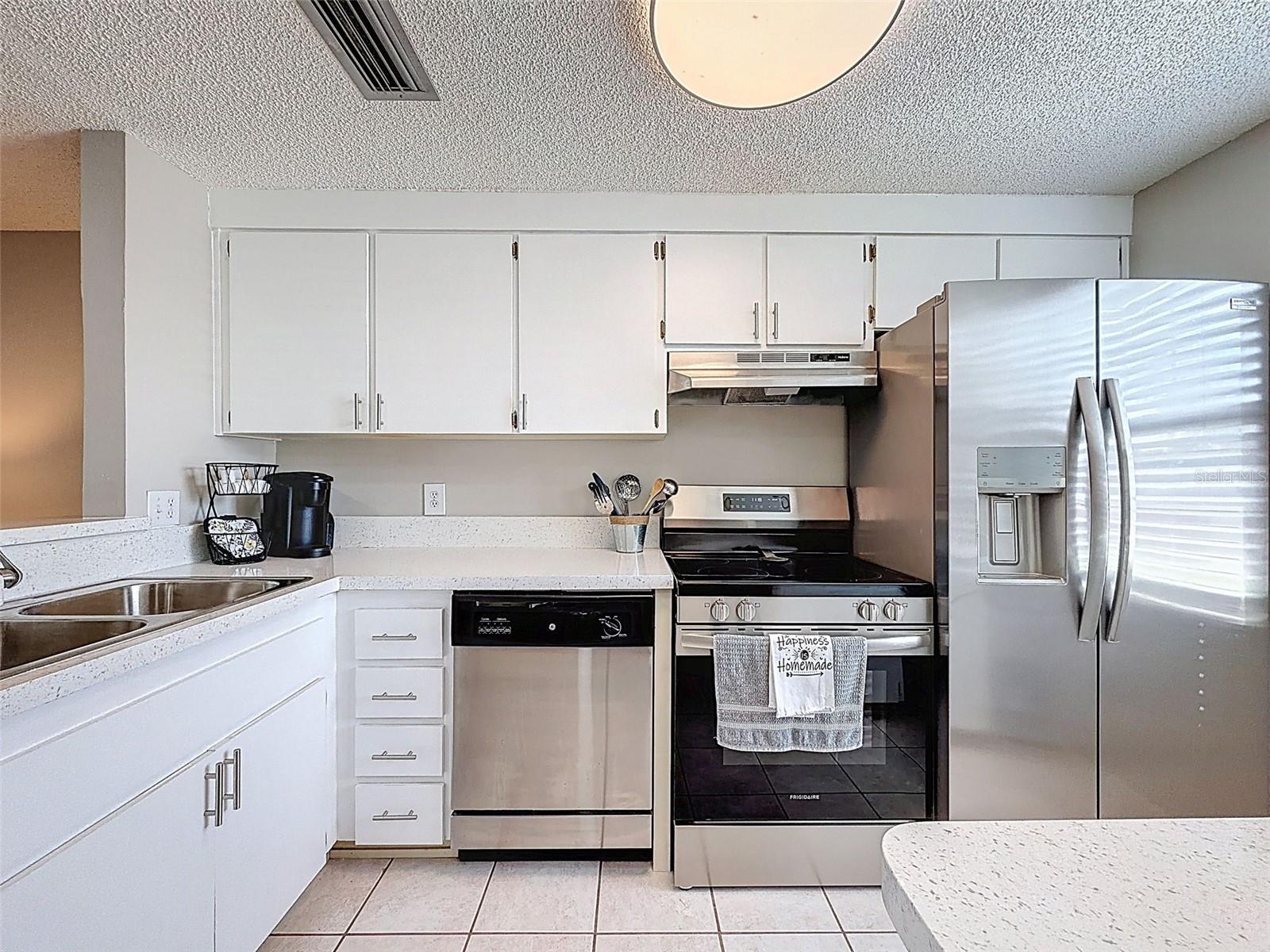 Listing photo id 1 for 3315 Trophy Boulevard 0