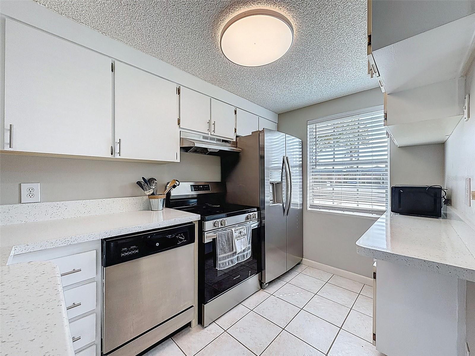 Listing photo id 4 for 3315 Trophy Boulevard 0