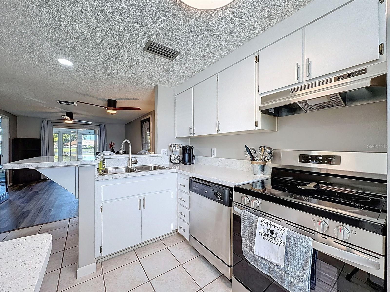 Listing photo id 5 for 3315 Trophy Boulevard 0