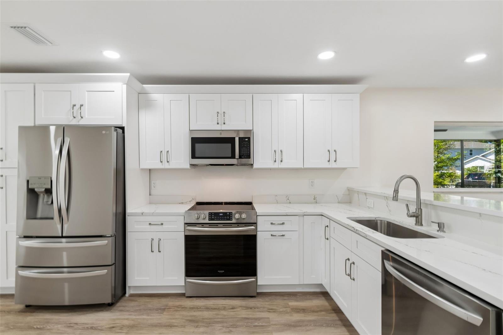 Listing photo id 10 for 4313 Shadowlawn Avenue