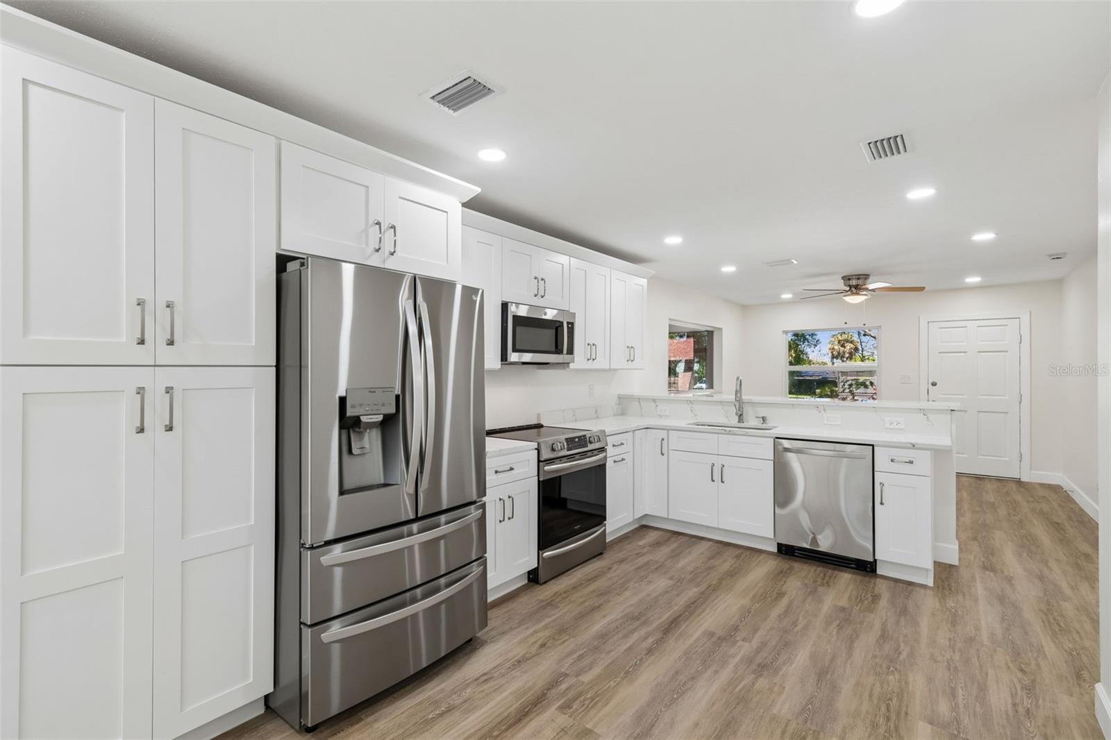 Listing photo id 11 for 4313 Shadowlawn Avenue