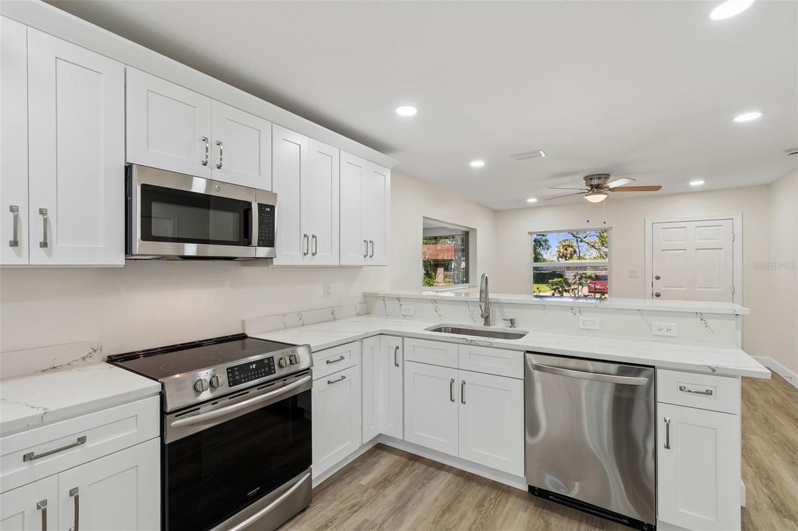 Listing photo id 12 for 4313 Shadowlawn Avenue