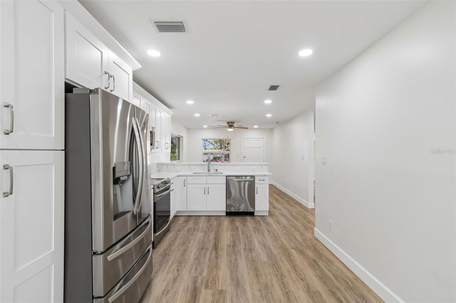 Listing photo id 14 for 4313 Shadowlawn Avenue