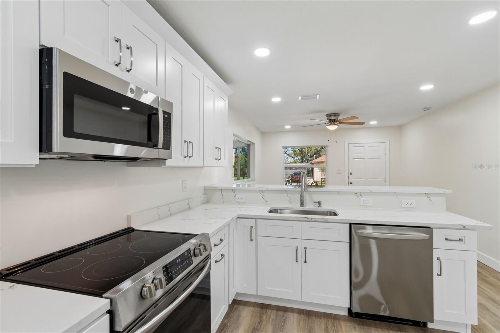 Listing photo id 15 for 4313 Shadowlawn Avenue