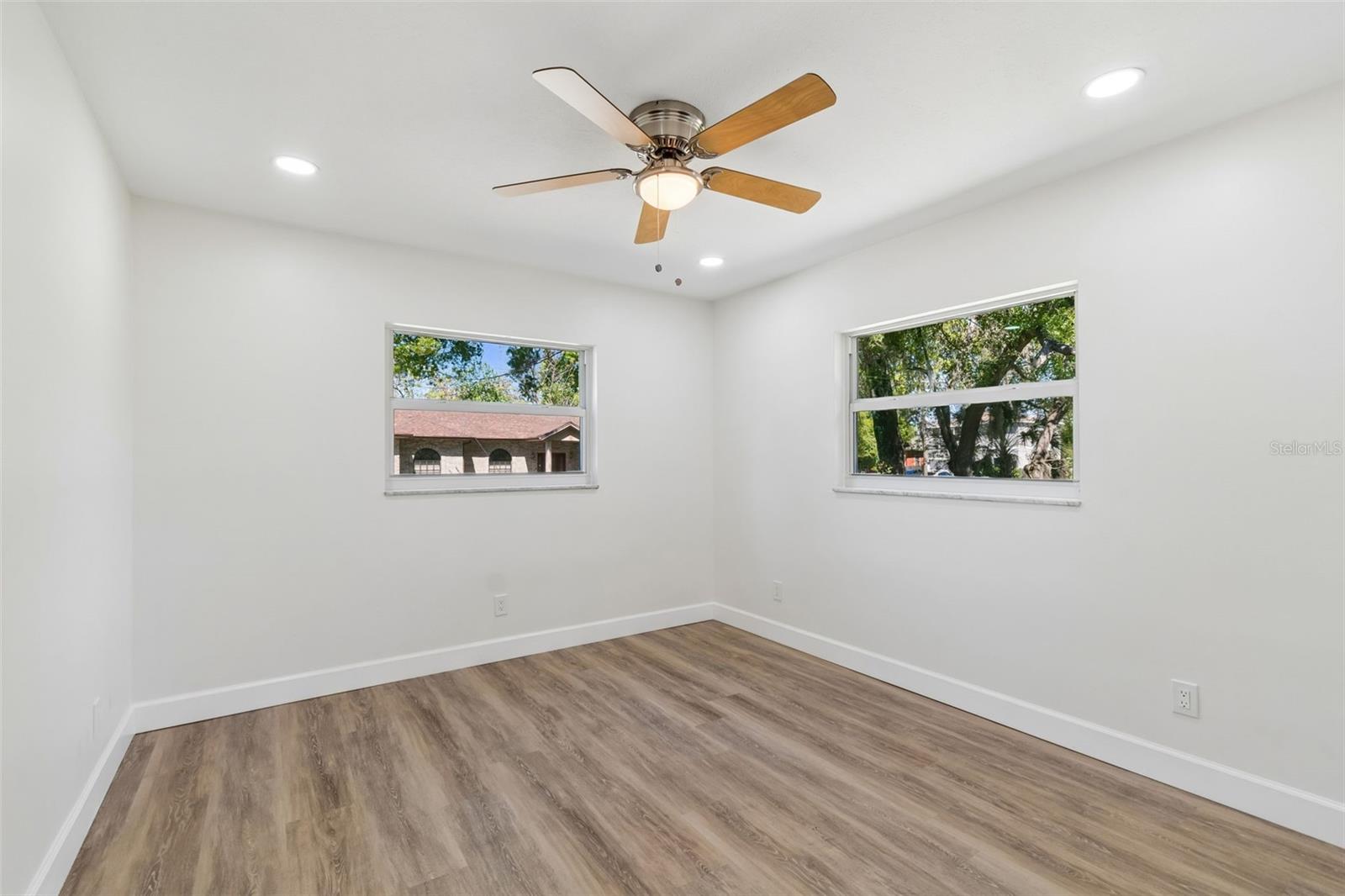 Listing photo id 22 for 4313 Shadowlawn Avenue