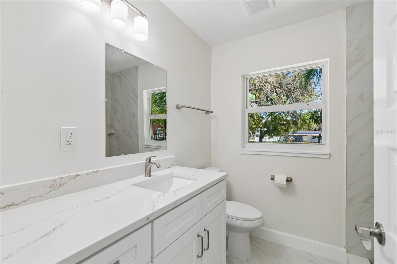 Listing photo id 26 for 4313 Shadowlawn Avenue