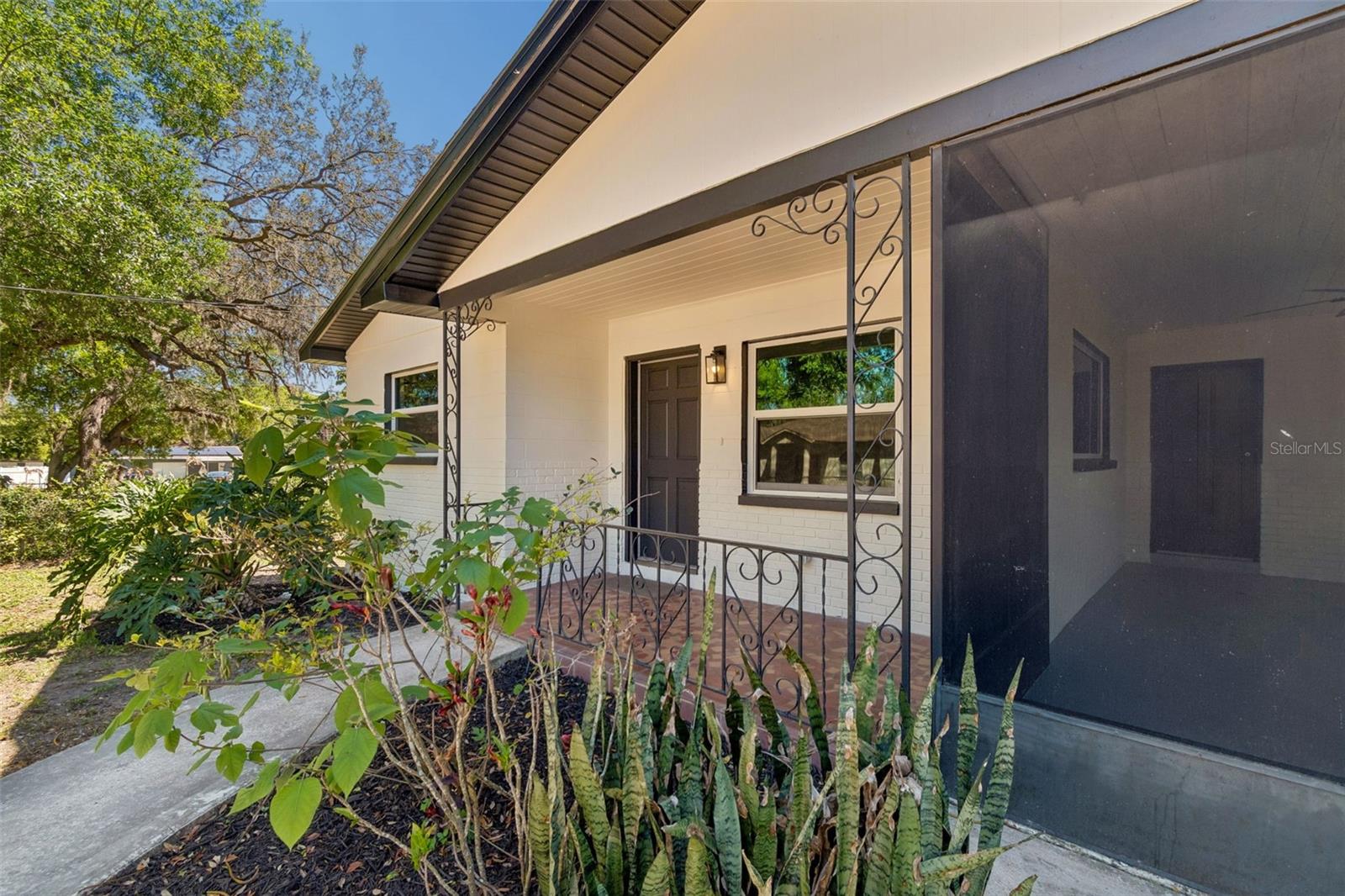 Listing photo id 1 for 4313 Shadowlawn Avenue