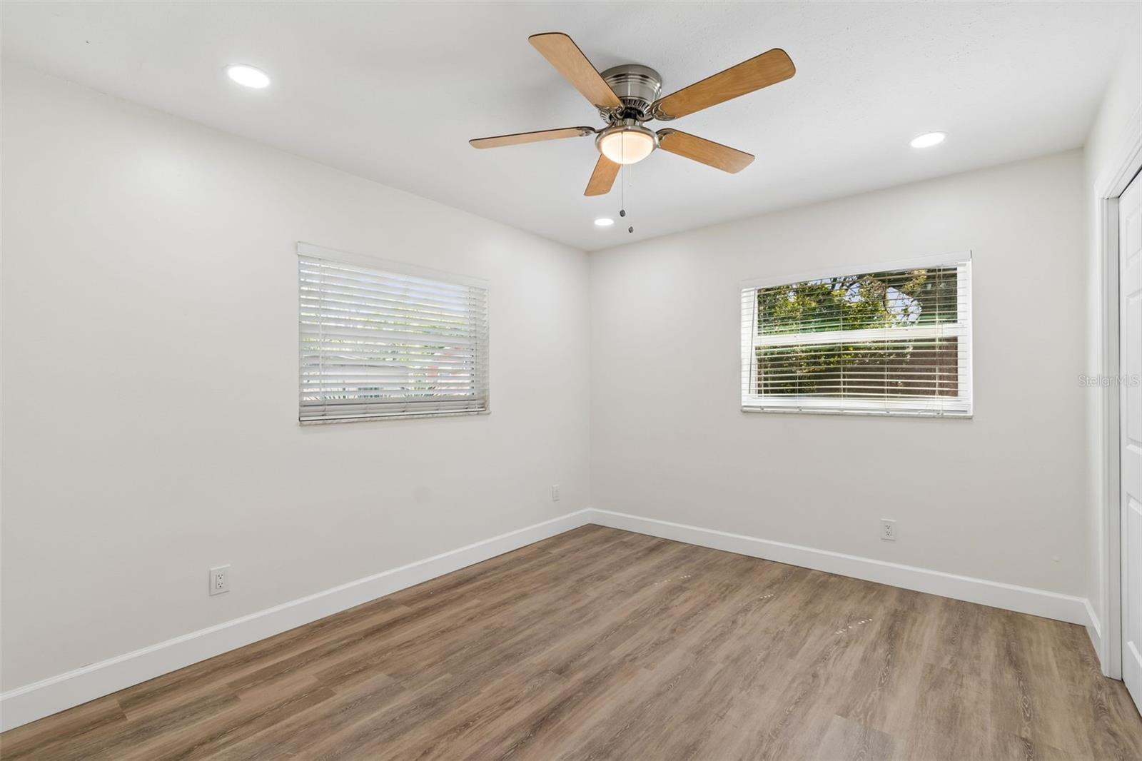 Listing photo id 29 for 4313 Shadowlawn Avenue