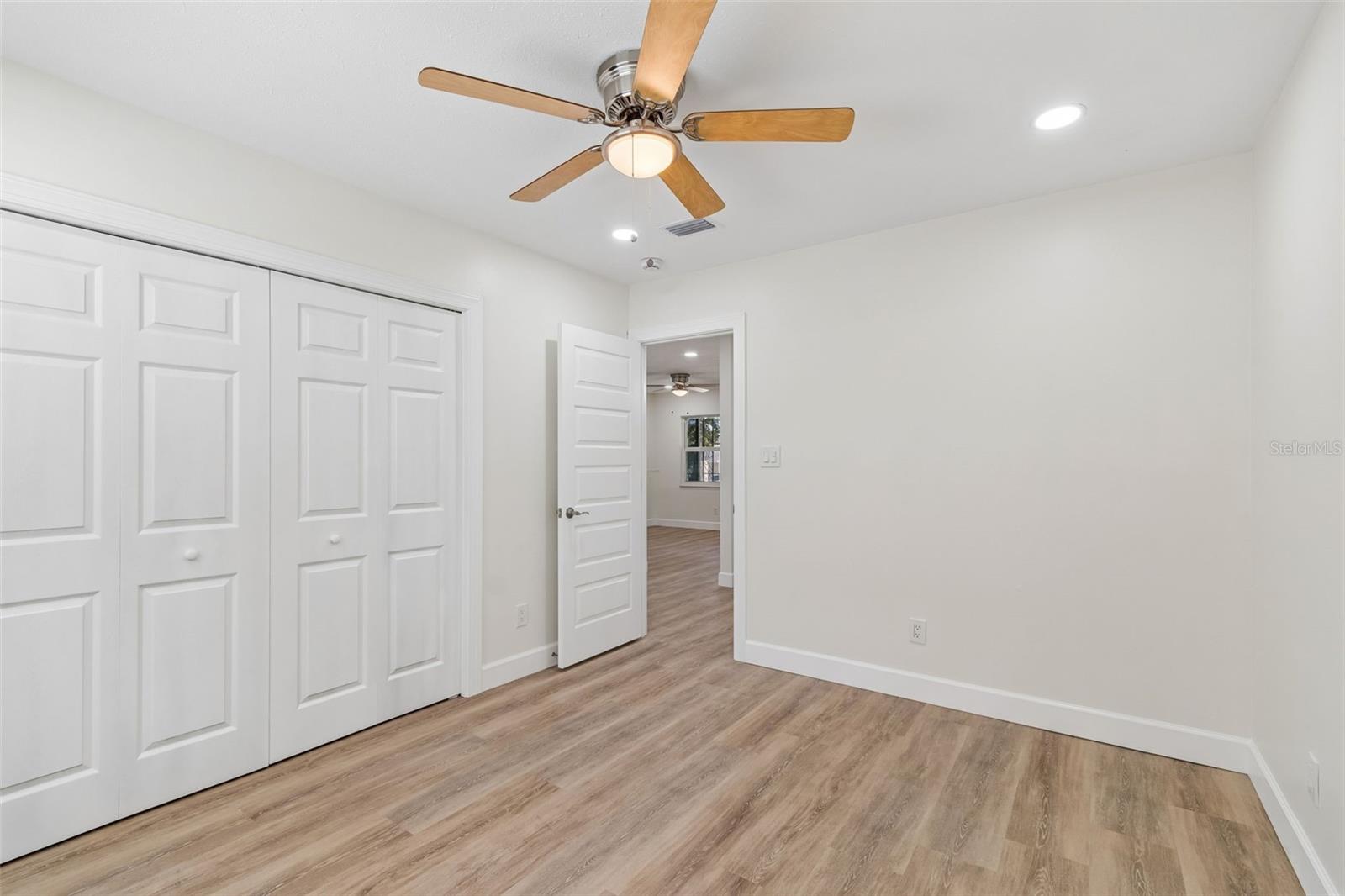 Listing photo id 30 for 4313 Shadowlawn Avenue