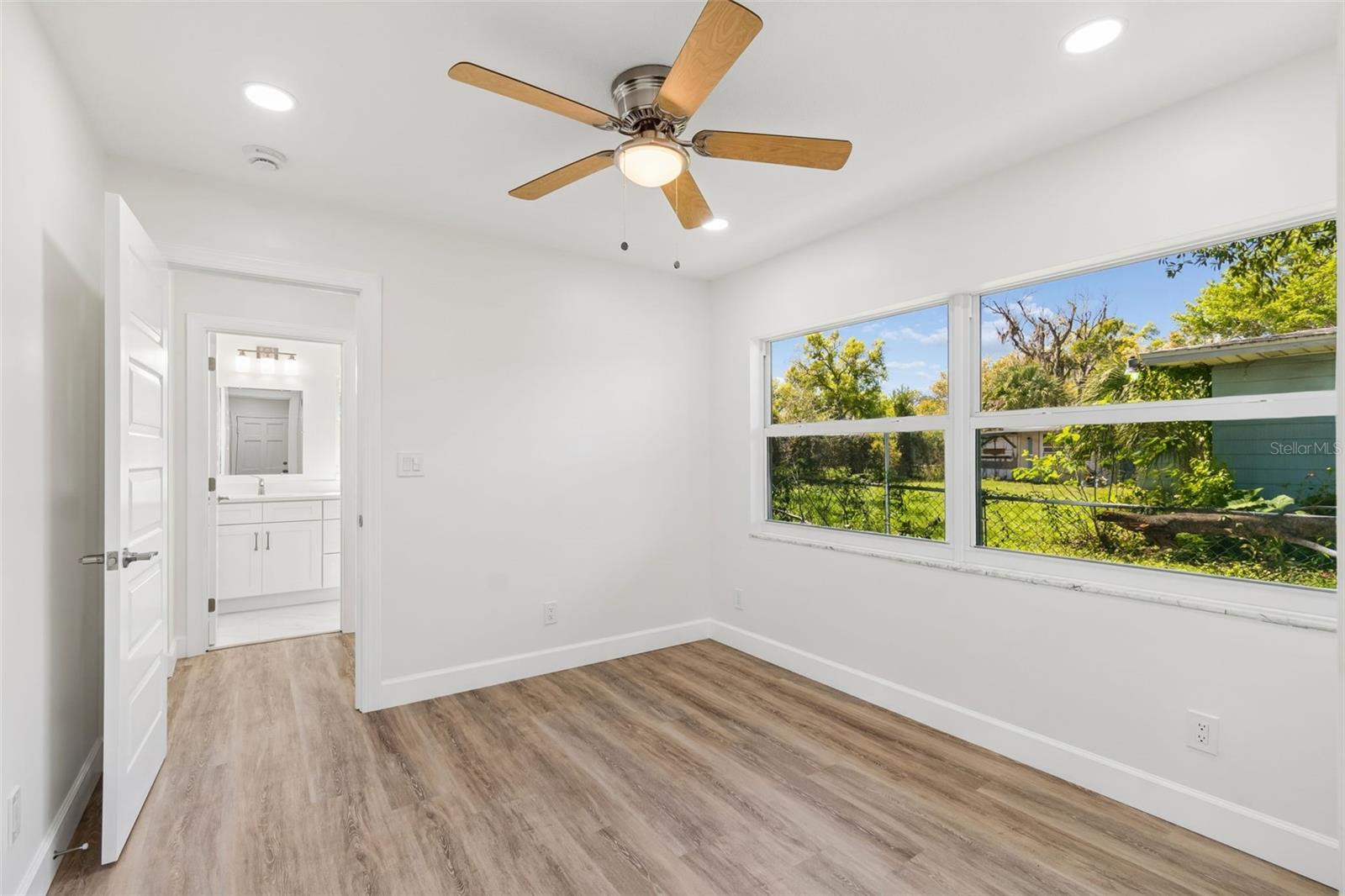 Listing photo id 37 for 4313 Shadowlawn Avenue