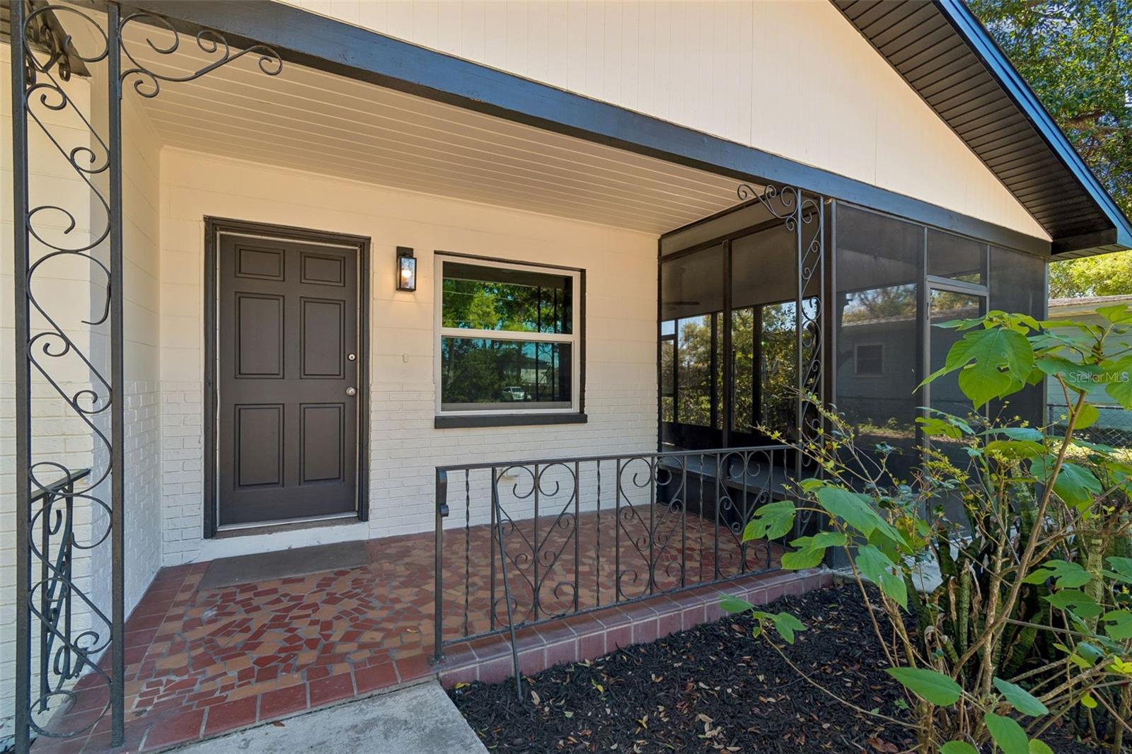 Listing photo id 2 for 4313 Shadowlawn Avenue