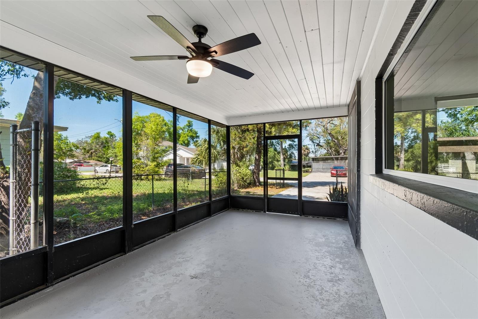 Listing photo id 40 for 4313 Shadowlawn Avenue