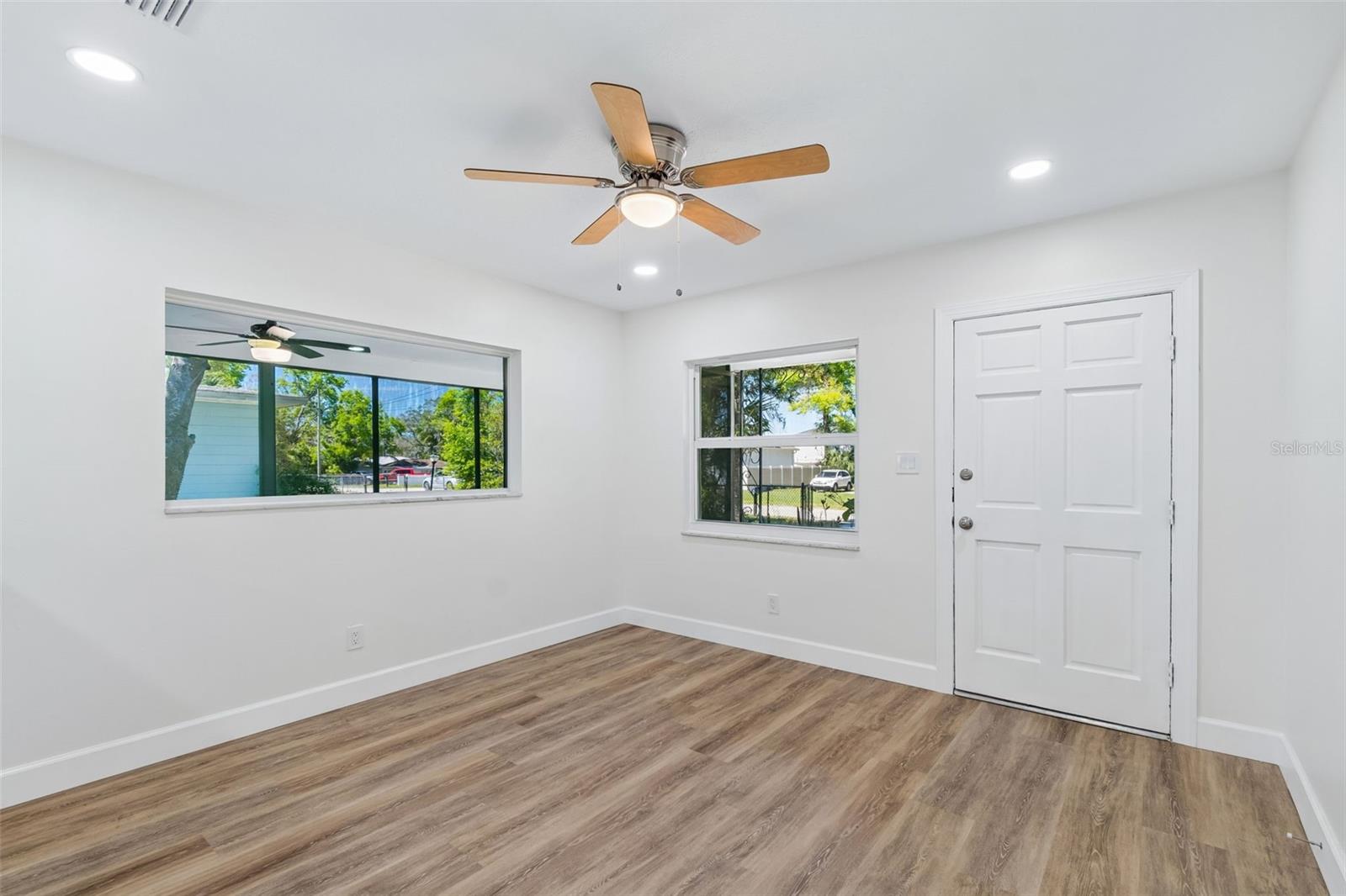 Listing photo id 5 for 4313 Shadowlawn Avenue