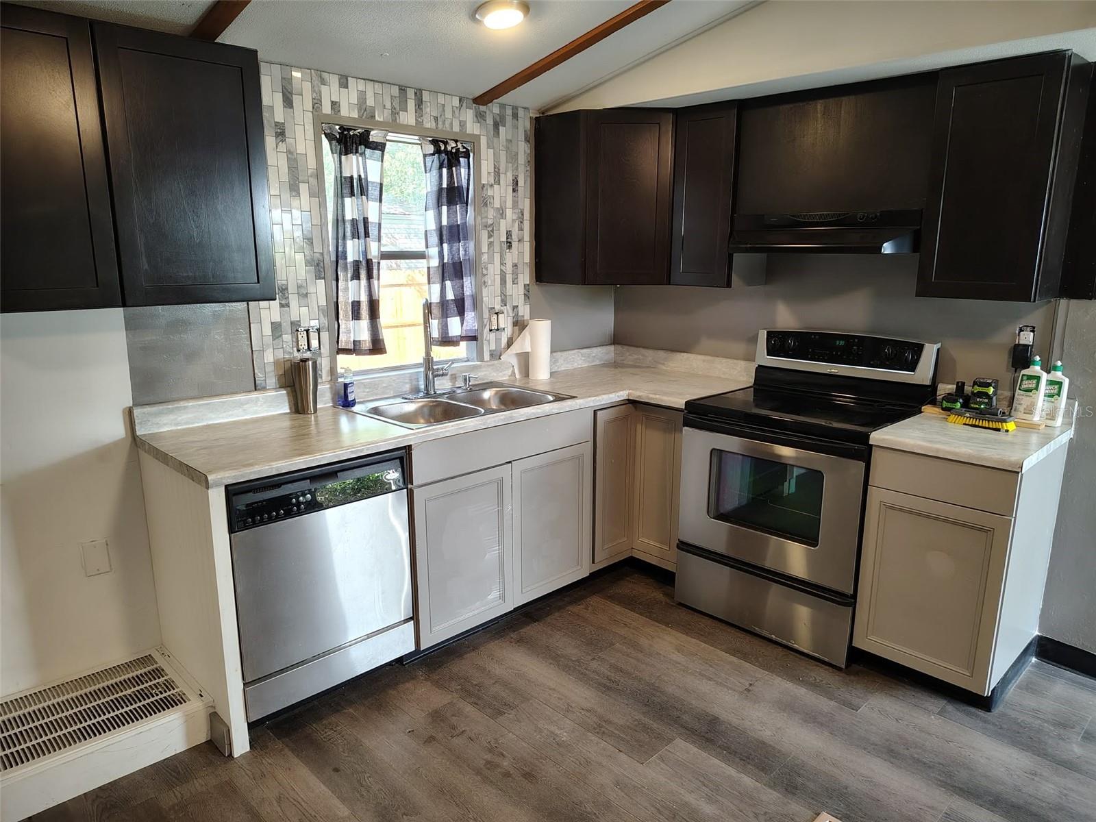 Image 9 of 10 For 4228 Athens Avenue