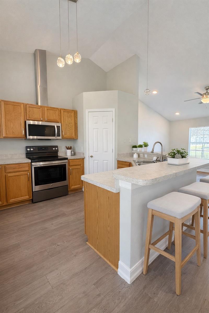 Image 4 of 15 For 14069 Drysdale Street